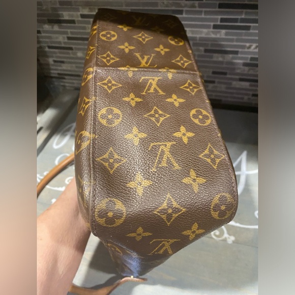 Louis Vuitton Looping GM Bag - Picture 6 of 12
